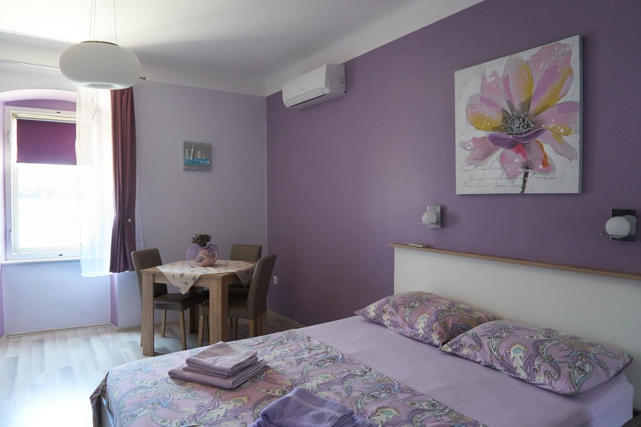 Nives Cres